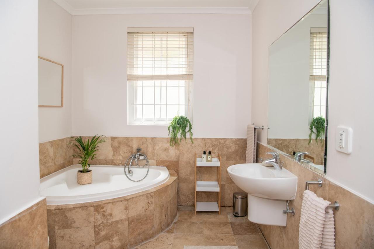 Camps Bay Guest Suite With Private Pool Città del Capo Esterno foto